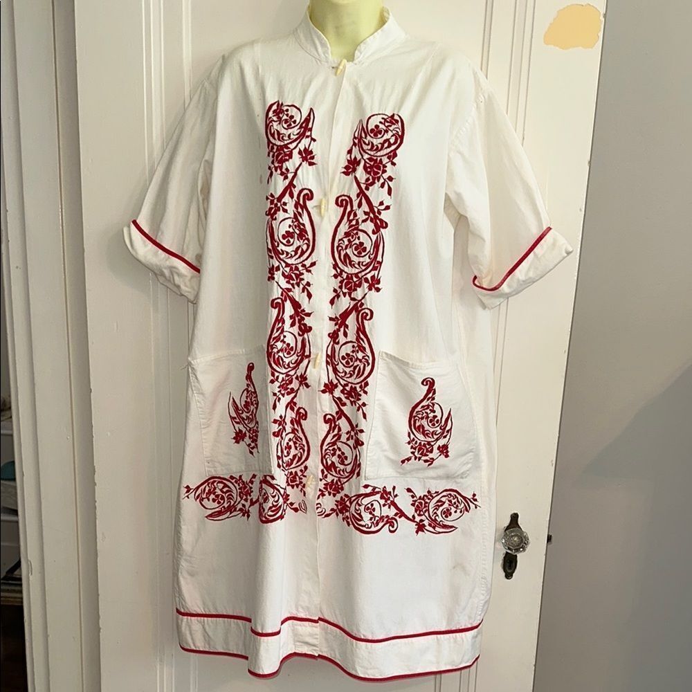 Vintage 60s Asian Inspired White Cotton Robe or House Coat with Red Embroidery